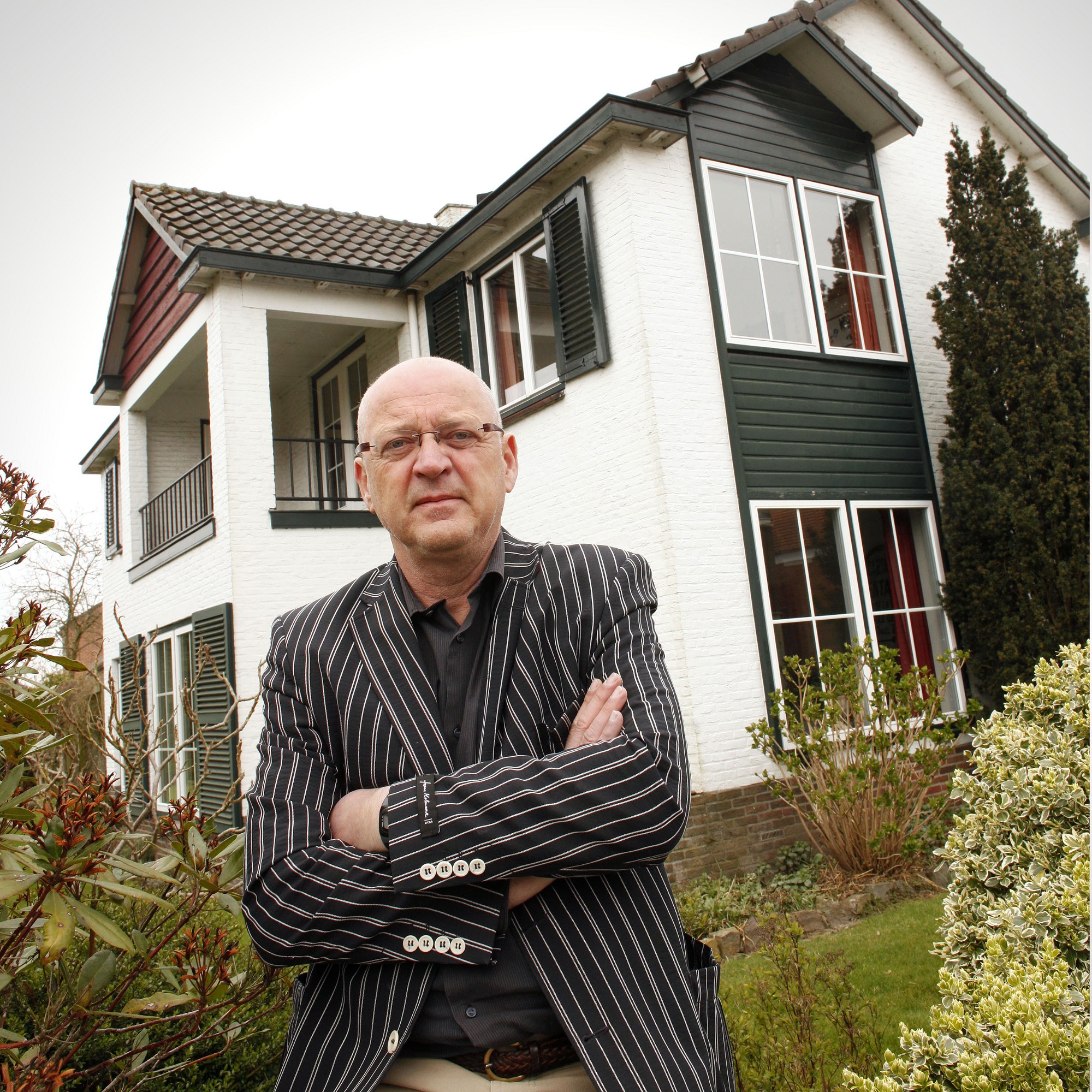 1-FriqydBYTh29qJMKR1HdeA