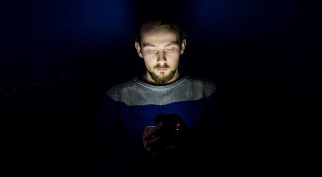 mobieltje telefoon staren whatsapp