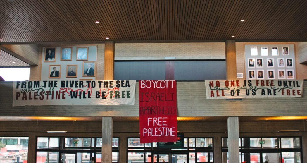 Palestine-Palestina-Protest_banners_29.11.2023_Shrey-Khurana.jpg-1280×853