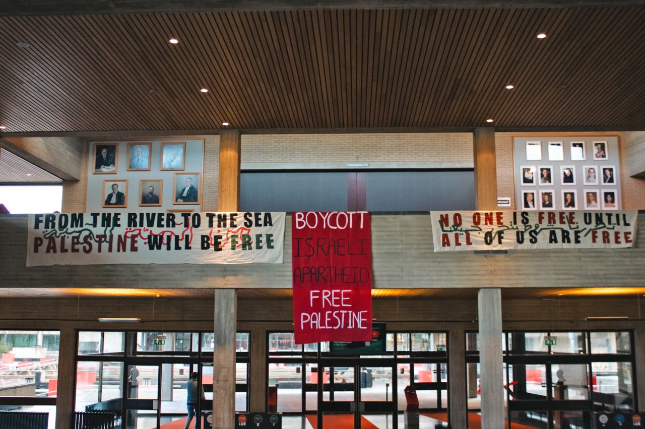 Palestine-Palestina-Protest_banners_29.11.2023_Shrey-Khurana.jpg-1280×853