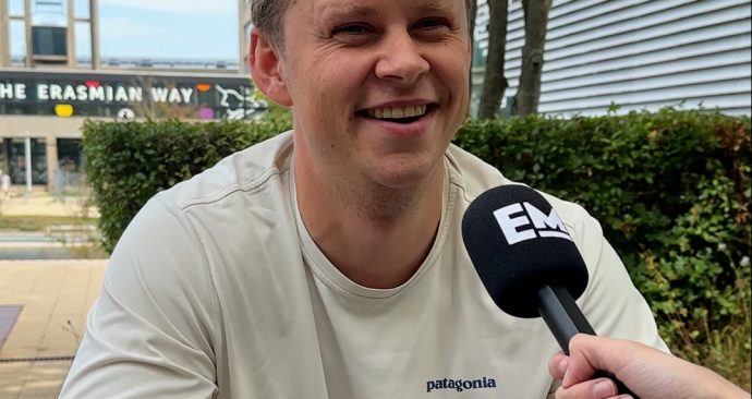 Een student wordt geïnterviewd over budgetteren.