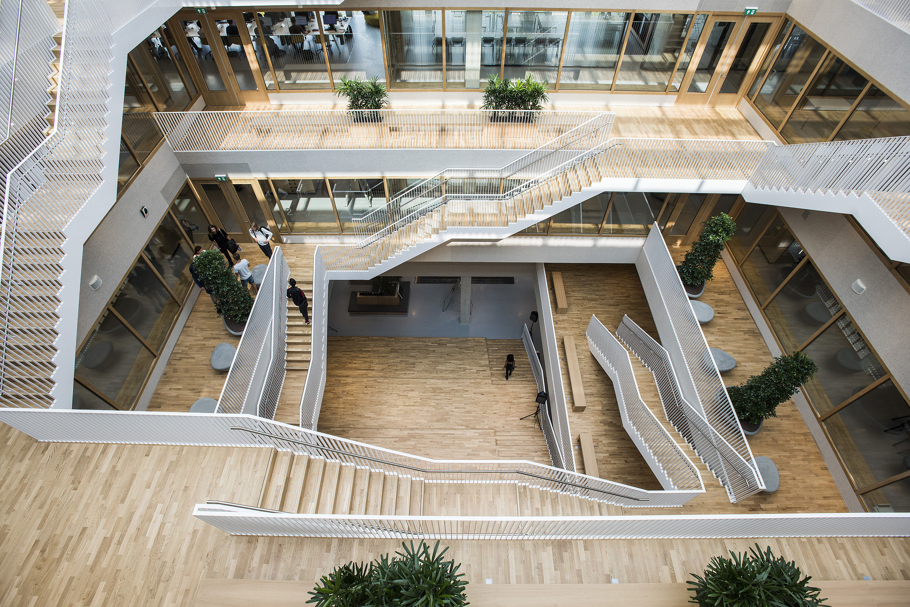 Polakgebouw opening Escher