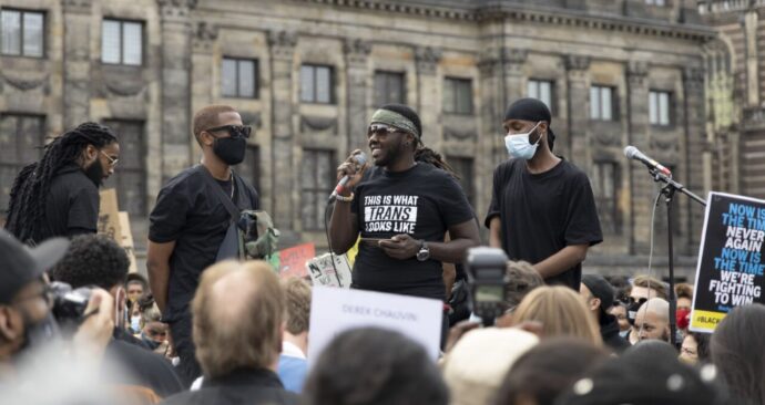 Black-Lives-Matter-demonstratie-Amsterdam-foto-Wouter-Sterrenburg-6-of-10-2000px-1280×853-11