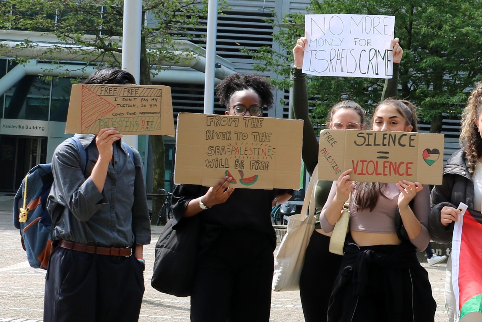 Psychology students gather on campus to protest in support of Palestine