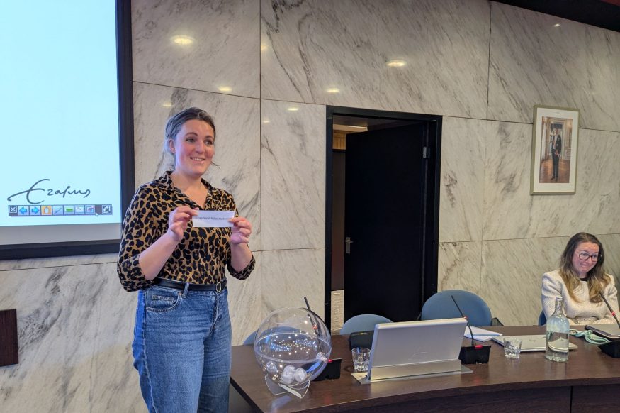 tessa moerland bolletje loting openbare hoorzitting universiteitsraad centraal stembureau 2 foto Elmer Smaling