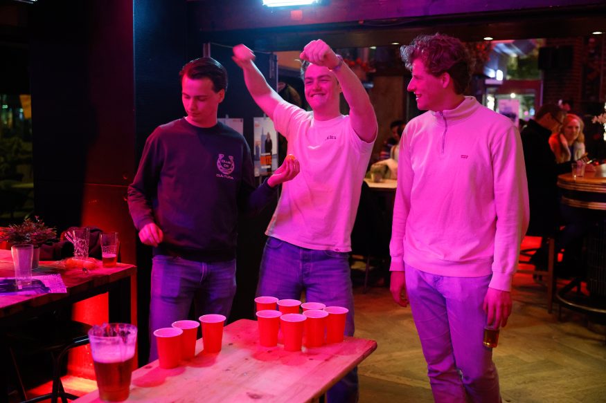 9.4.2025_OUR erasmus election party_cafe de beurs_bier beer pong_studenten_feest_Daan Stam_5