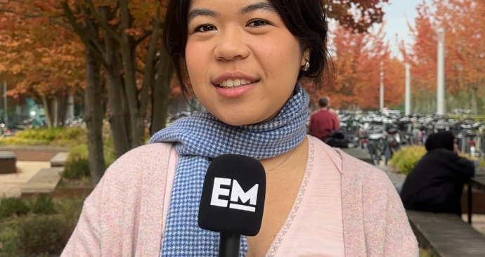 Versalggever Saskia Electra presenteert de newsflash van 6 oktober