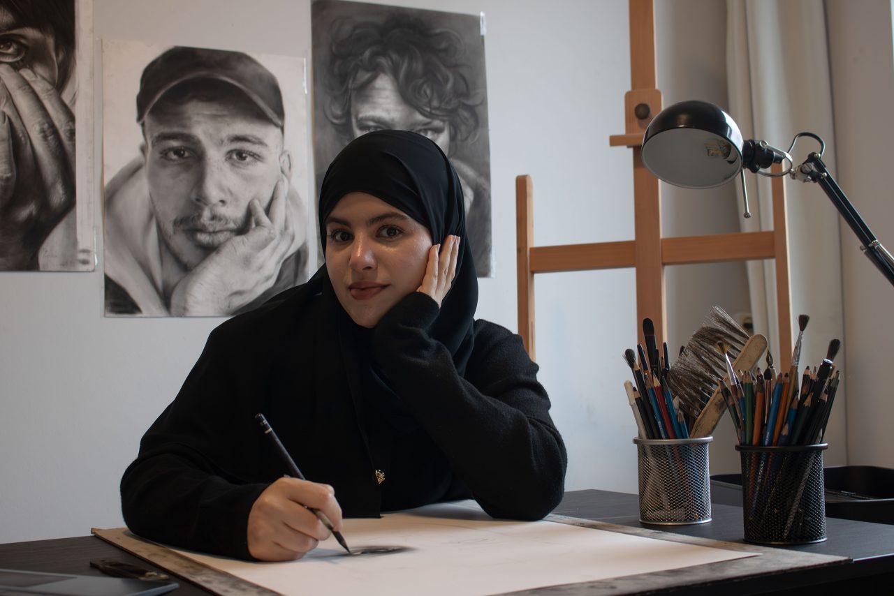 bayan alalo_realisme_tekening_drawing_portret_student_eur_paviljoen_expositie_2_okt2025_anne-christy maljaars