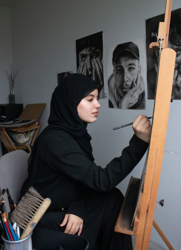 bayan alalo_realisme_tekening_drawing_portret_student_eur_paviljoen_expositie_3_okt2025_anne-christy maljaars