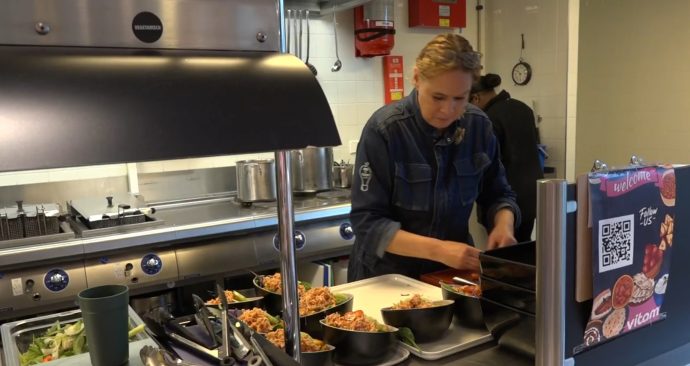 Vitam_video_Nora vd Schoor_achterdeschermen