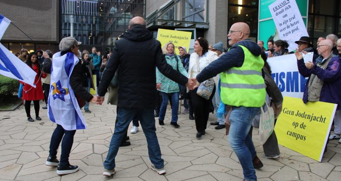 tegenprotest hoogleraar ontslag israel plaza spar Wieneke Gunneweg_1995 (2)