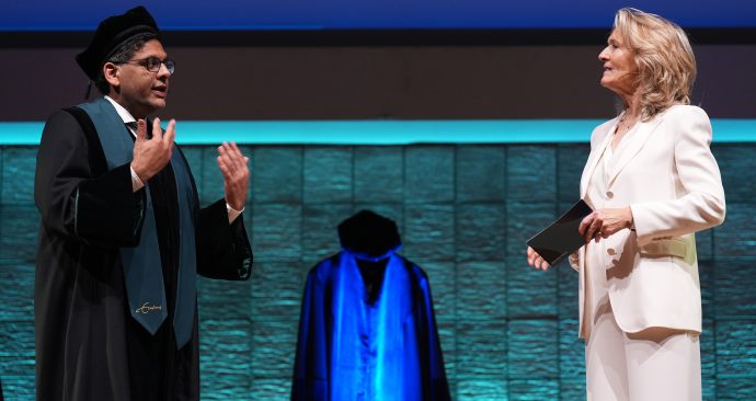 EUR_Dies Natalis_presentator_vincent jaddoe_10.11.2025_Arie Kers_441